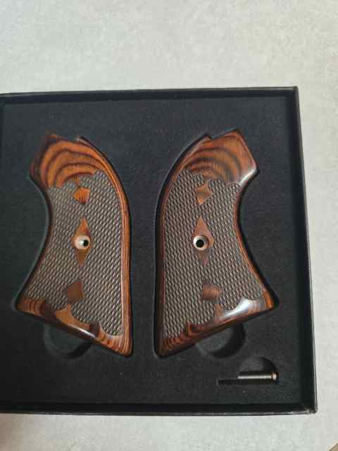 Wood Grips for Heritage Rough Rider (grips only)