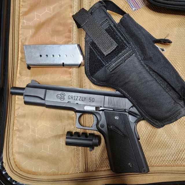 L.A.R. Grizzly Mark V .50 AE pistol