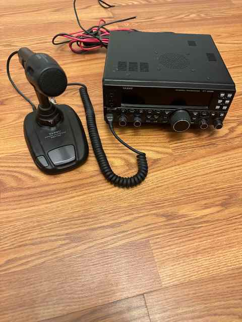 Yeasu FT-450D radio with mic 