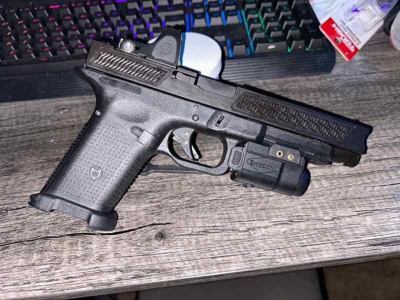 Wtt/Wts custom Glock 34 and gaming monitor 