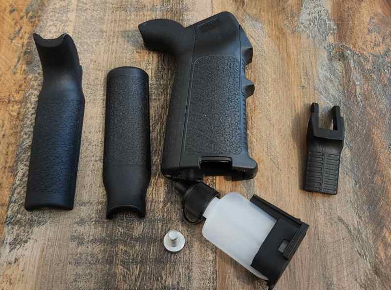 4 Magpul MIAD grips