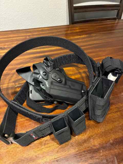 Safariland Glock 19 holster w/belt 
