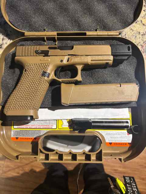 Glock 19x and 556 bull pup 1,600 for both 