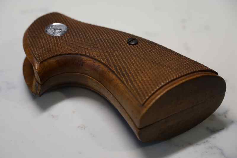 VINTAGE Colt Hand Grips.. Python.. Officers Model.