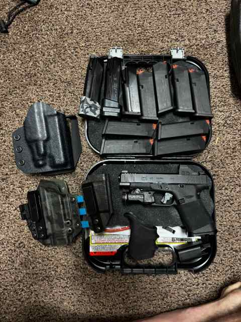 Glock 48MOS with extras 
