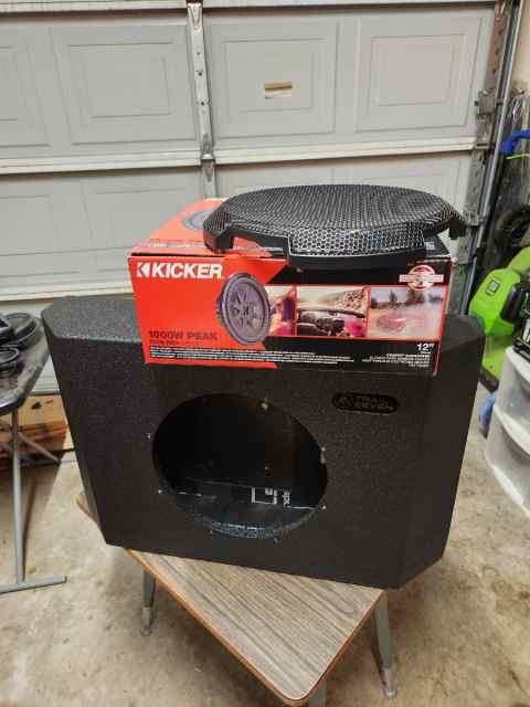 Ford bronco tailgate 12" subwoofer and box