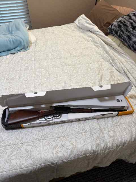 Henry Lever Action Rifle 22WMR (model H001ME)