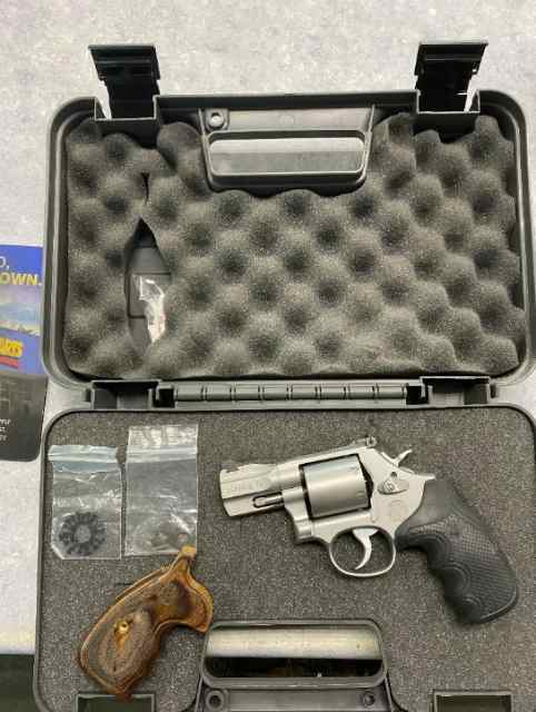 Smith &amp; Wesson Performace Center 686. 357 Mag