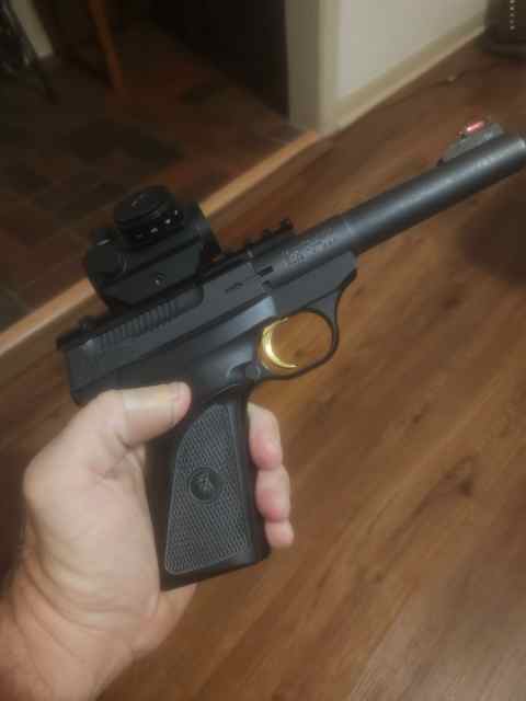 Browning Buckmark pistol 
