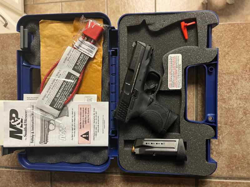 Smith Wesson M&amp;P 9c compact 9mm 